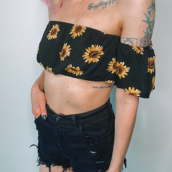 Sunflower Over The Shoulder Crop Top - Picture 2 of 6